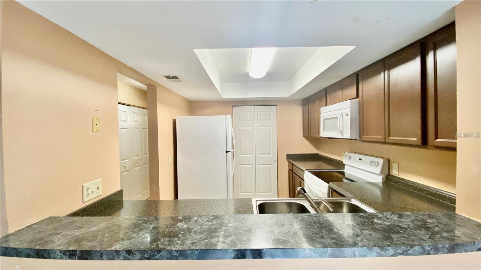 2528 CITRUS CLUB LANE 206