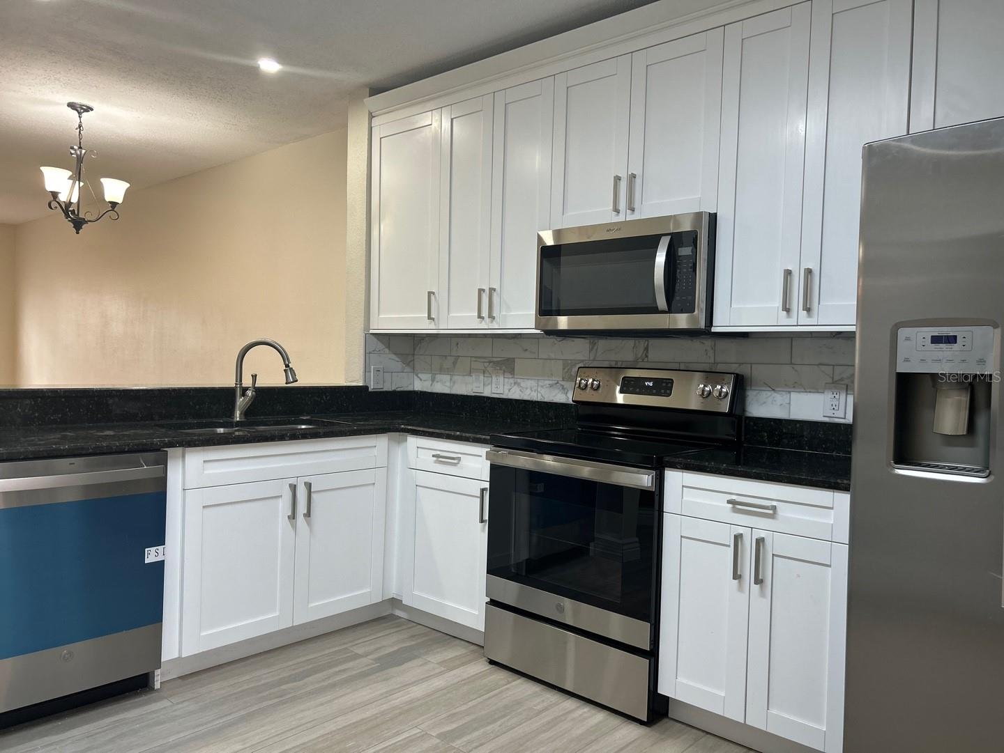 BERKELEY SQUARE - Residential