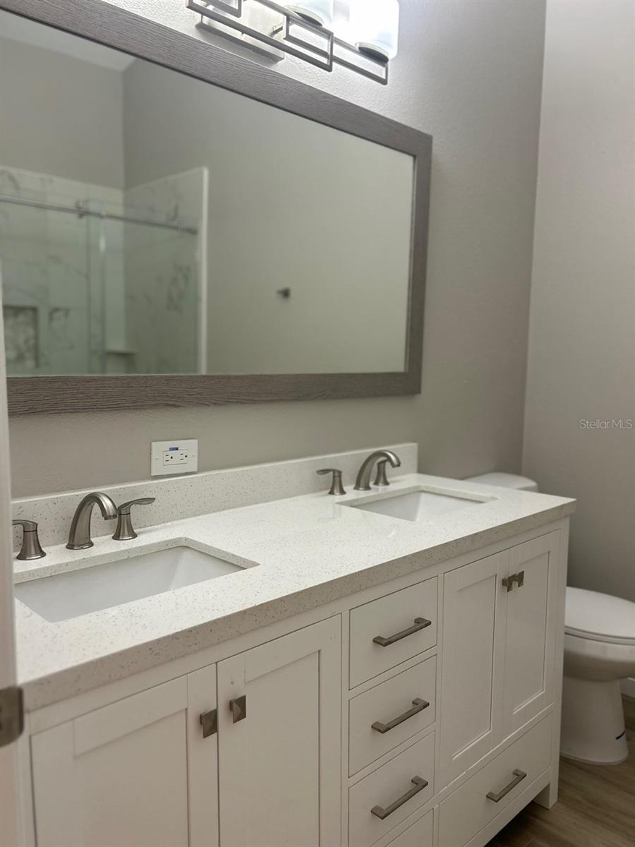 BERKELEY SQUARE - Residential