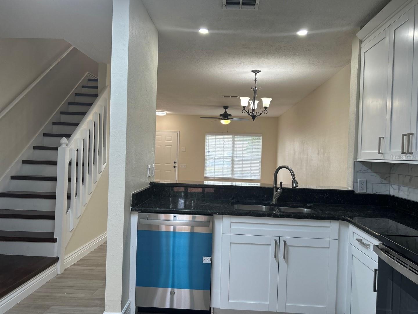 BERKELEY SQUARE - Residential