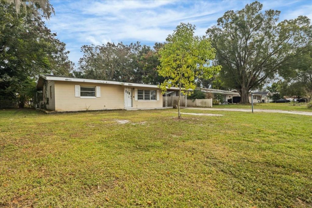 Photo of 112 Longfellow Road, Winter Haven, FL 33884 (MLS # A4674967)