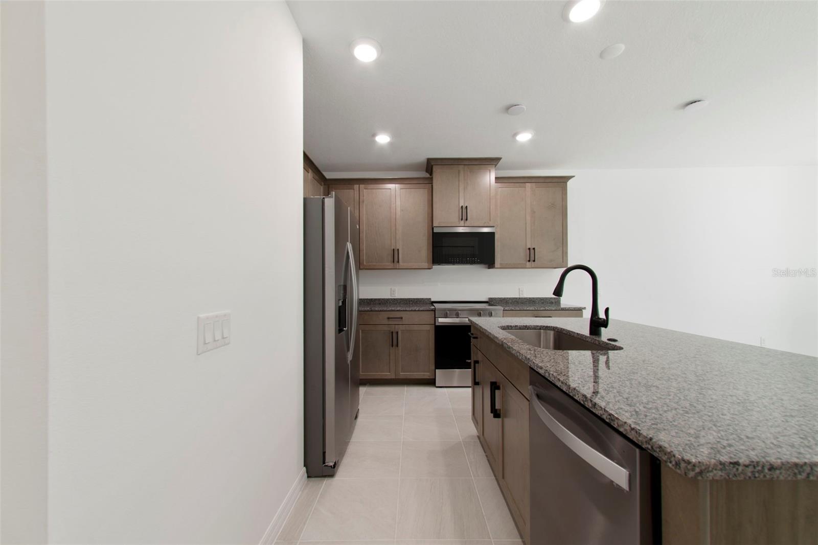 1689 GREENLEAF WOODS COVE