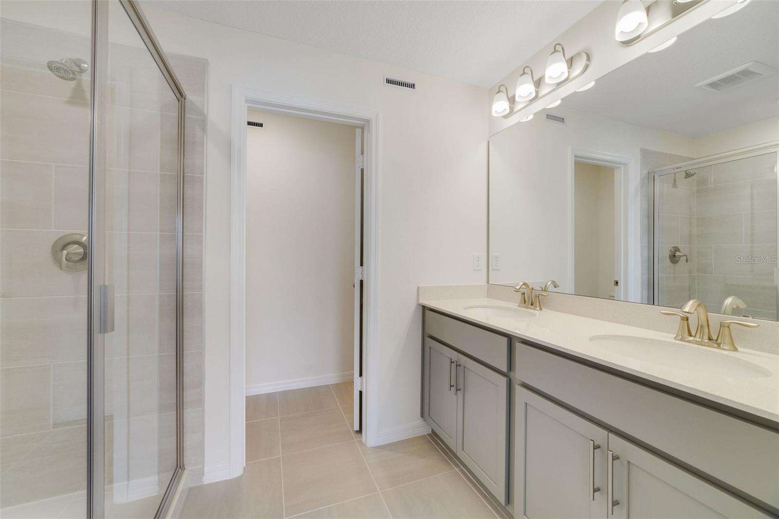 1689 GREENLEAF WOODS COVE