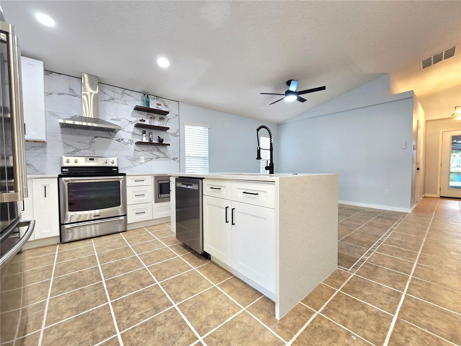 LAVADA COURT - Residential