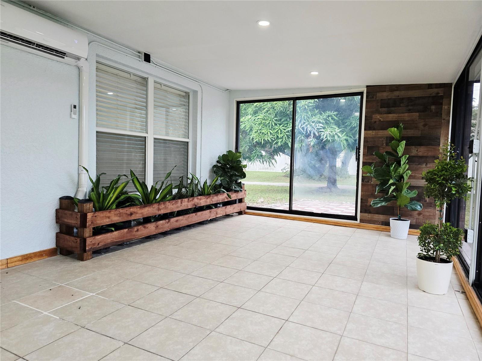 LAVADA COURT - Residential