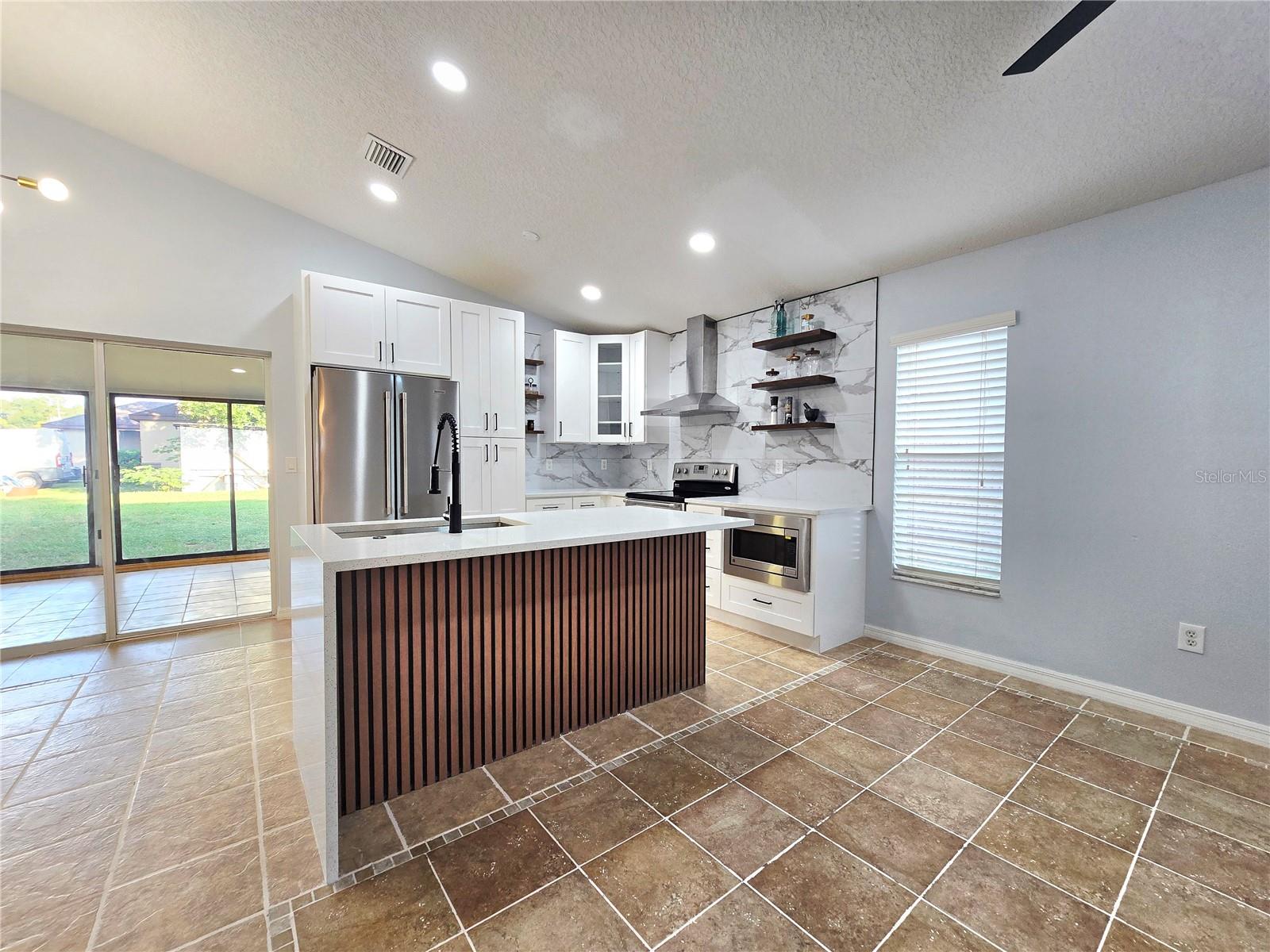 LAVADA COURT - Residential