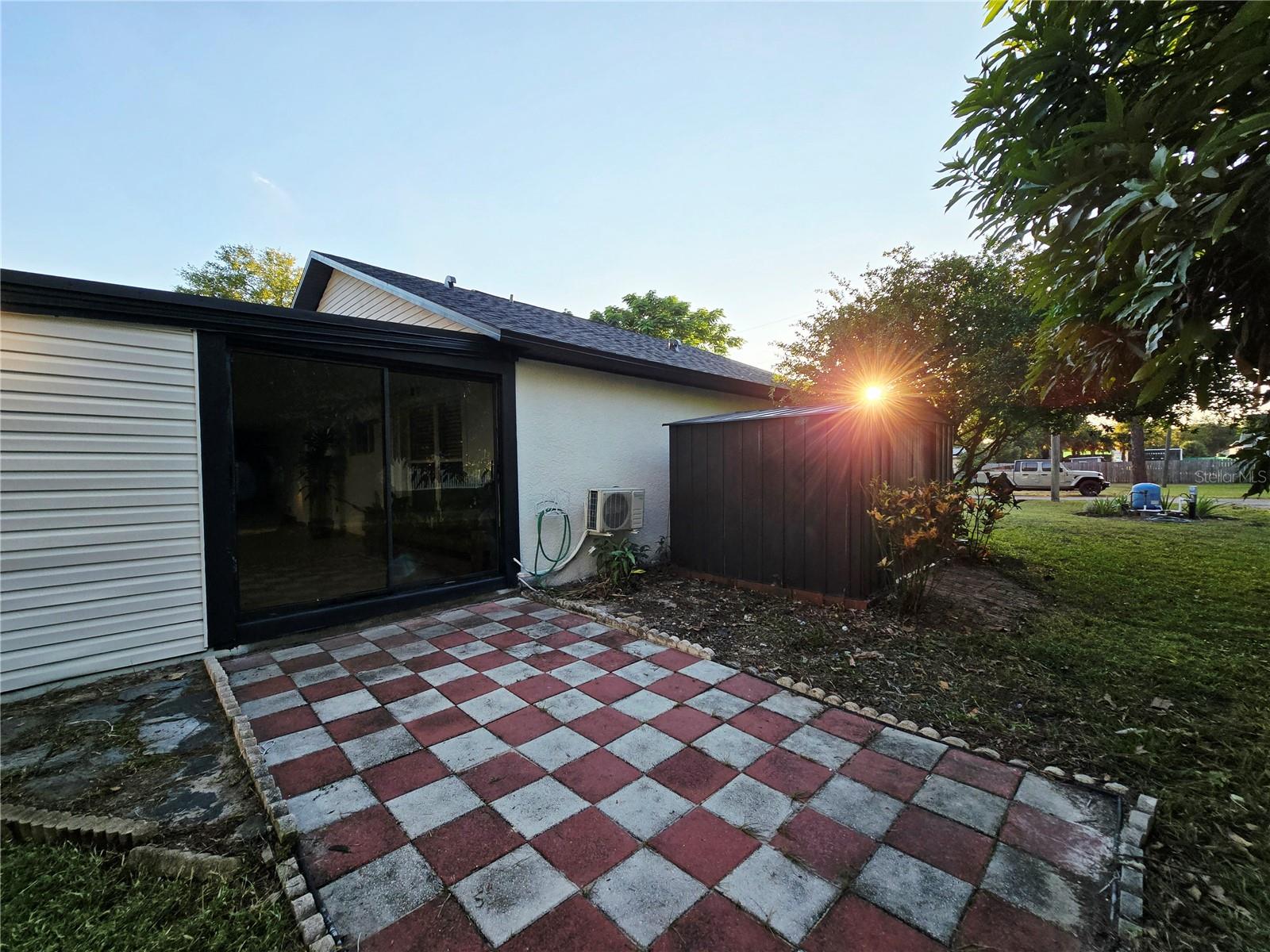 LAVADA COURT - Residential