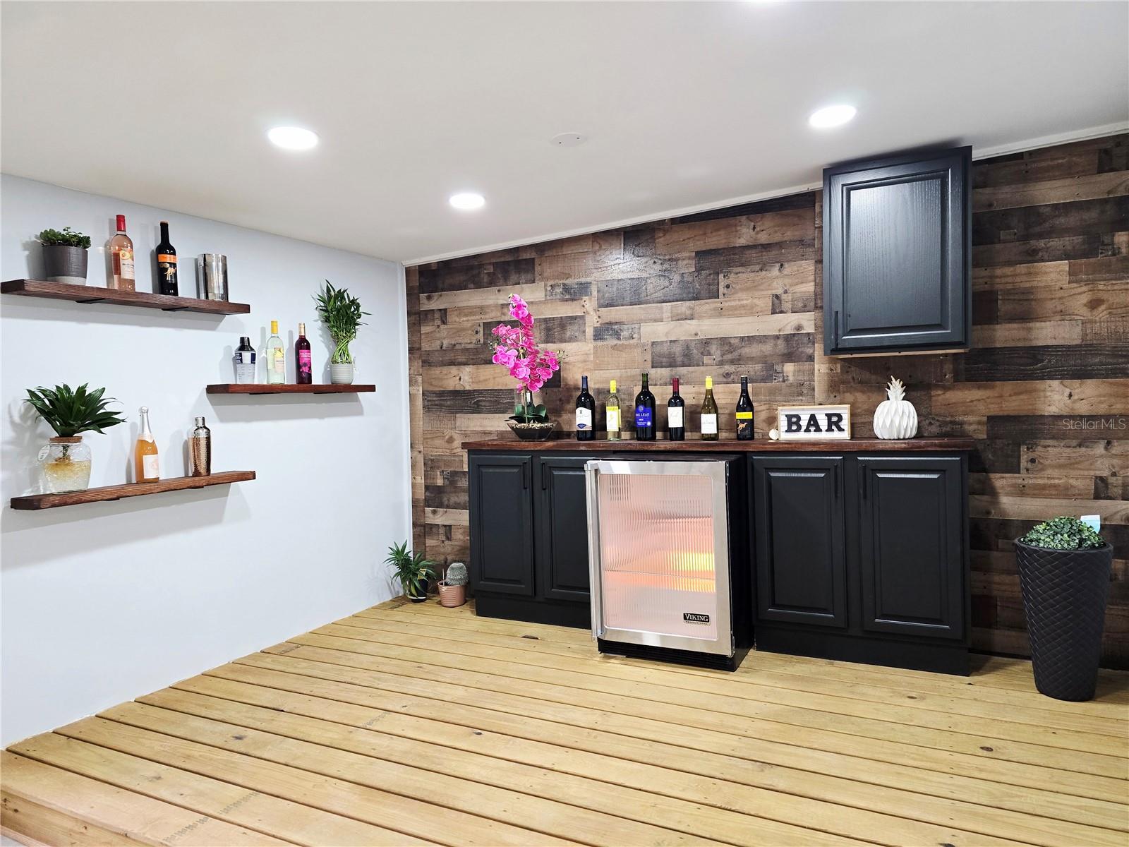 LAVADA COURT - Residential