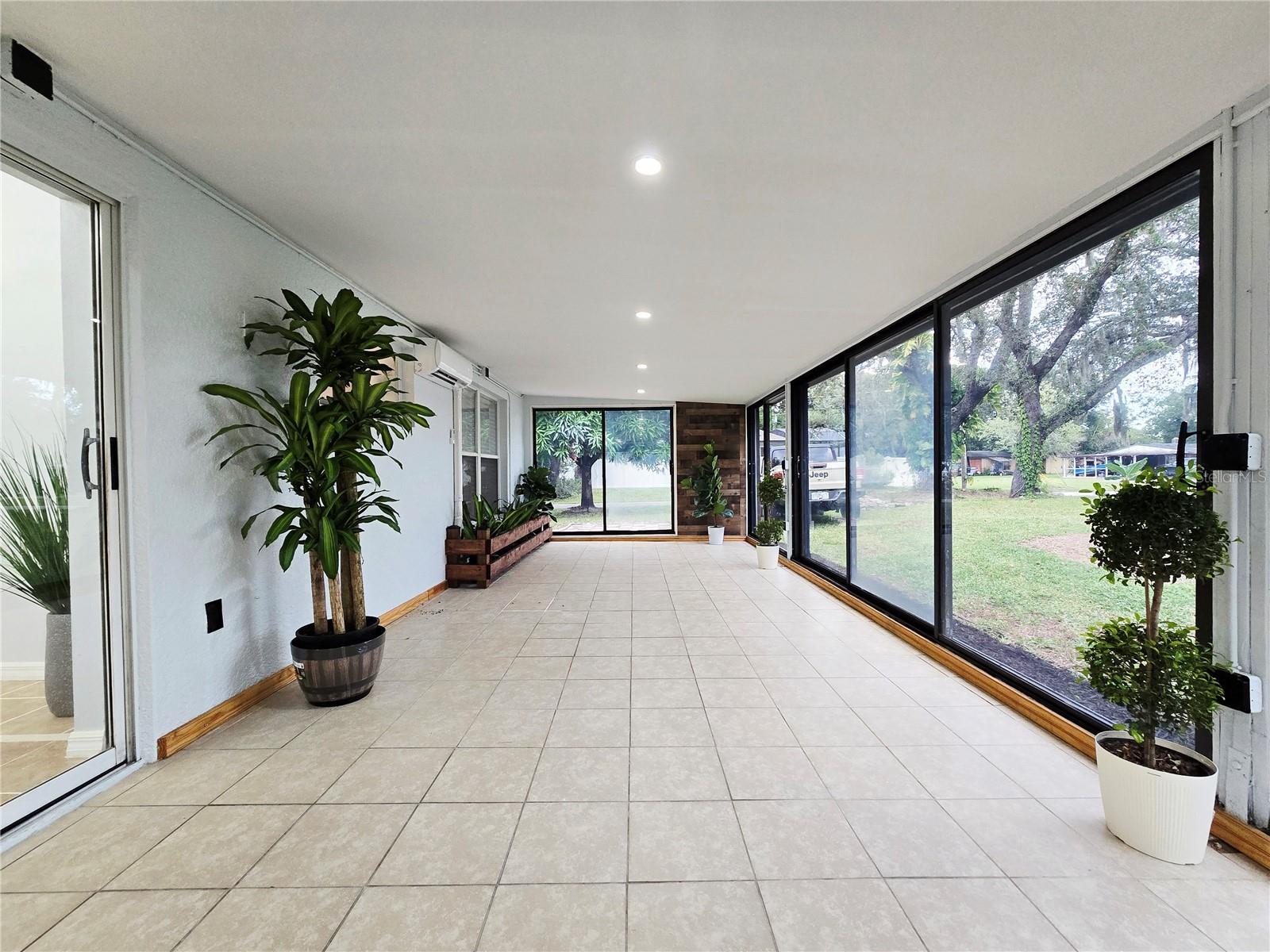 LAVADA COURT - Residential