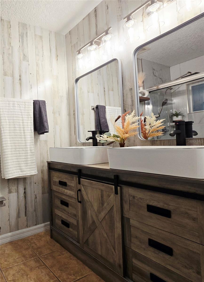 LAVADA COURT - Residential