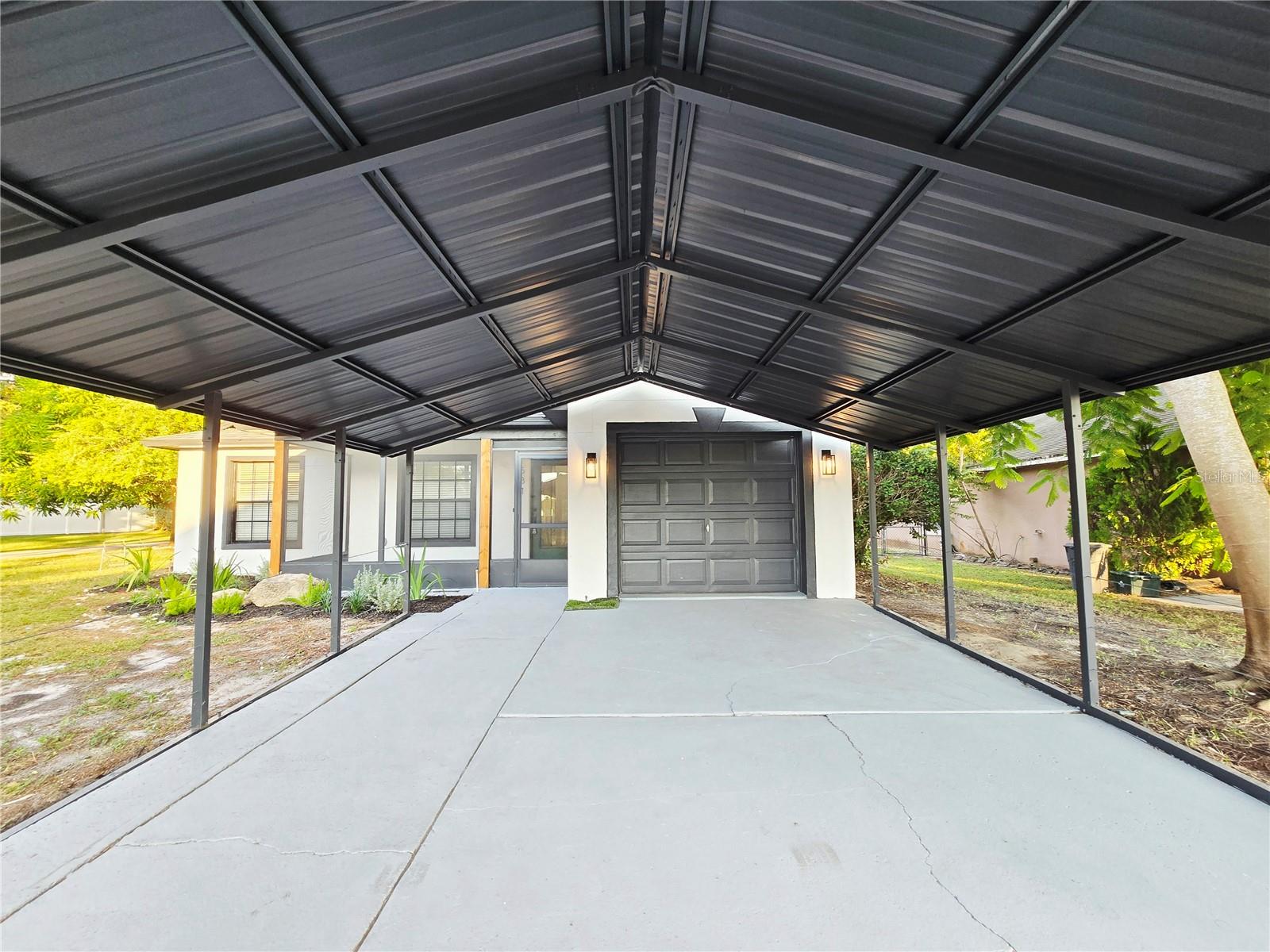 LAVADA COURT - Residential