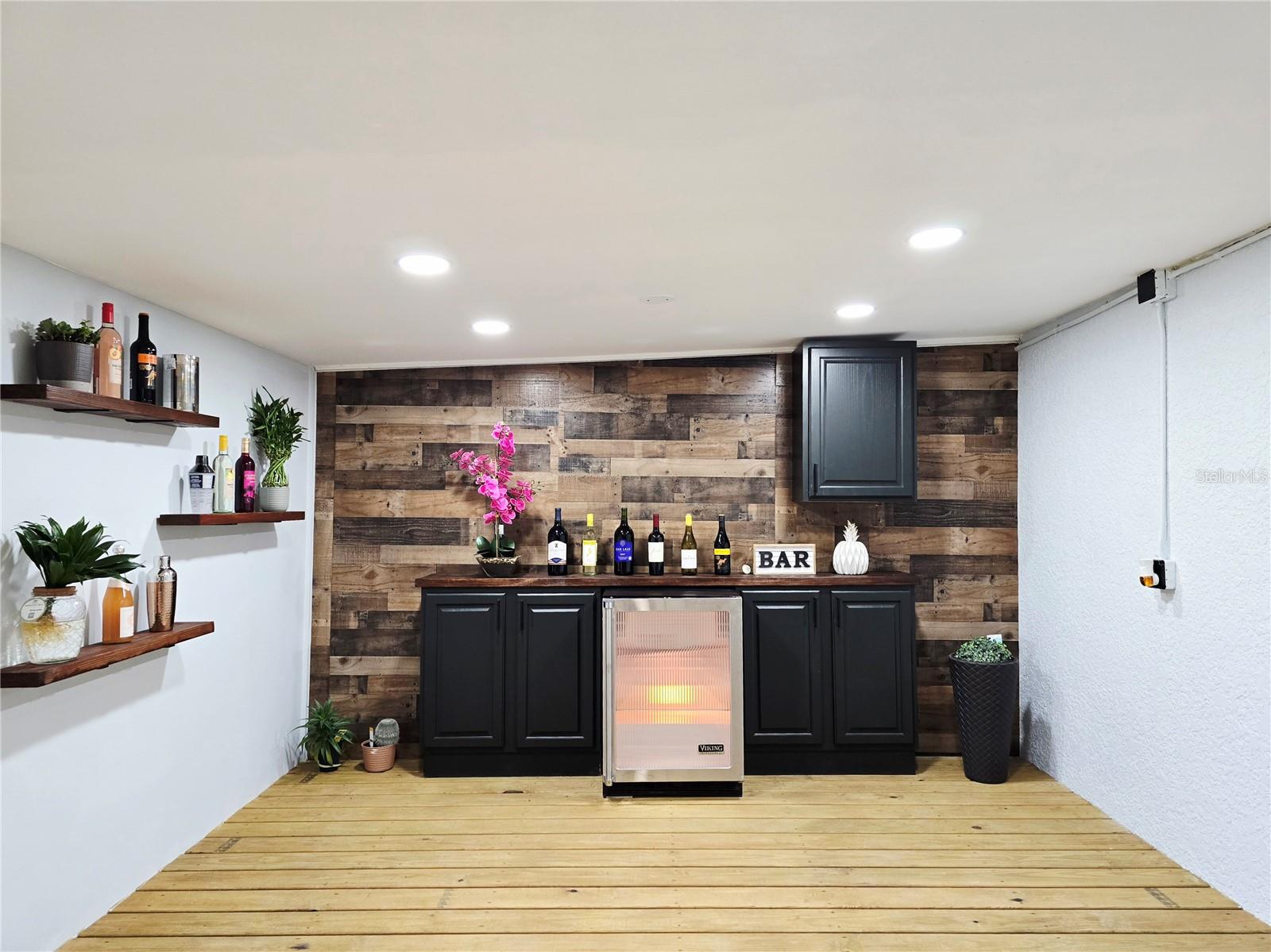 LAVADA COURT - Residential