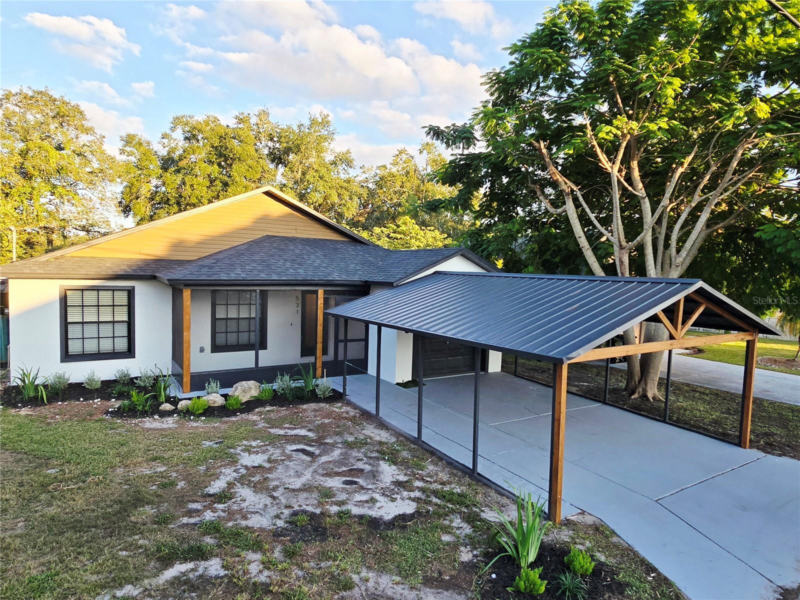 LAVADA COURT - Residential