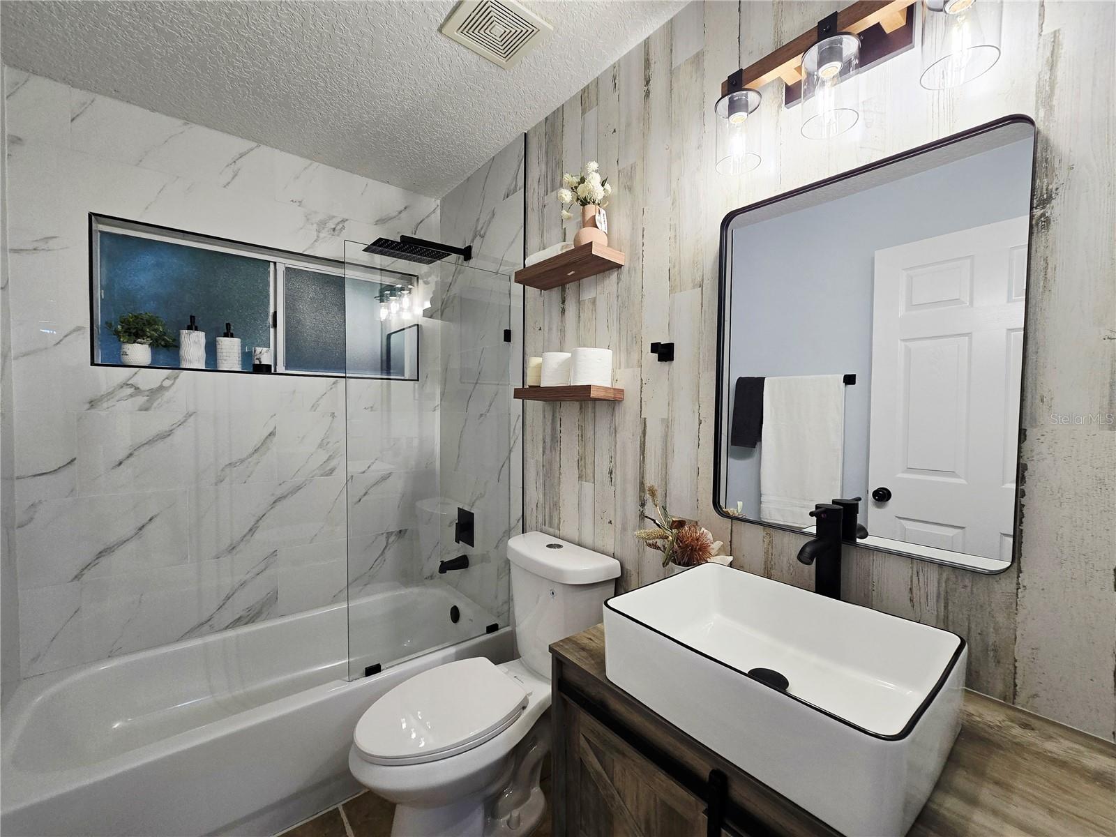 LAVADA COURT - Residential