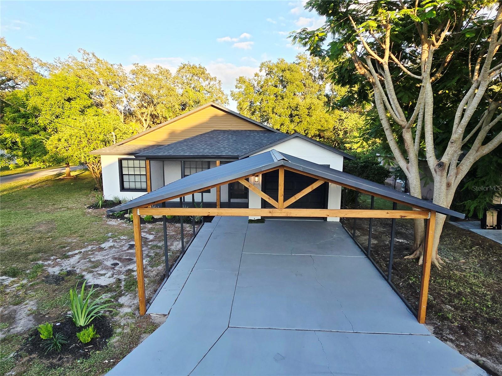 LAVADA COURT - Residential