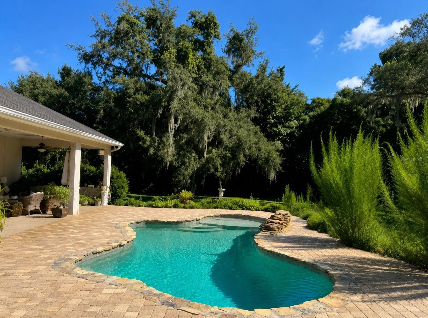1521 SHADOW PINES DRIVE