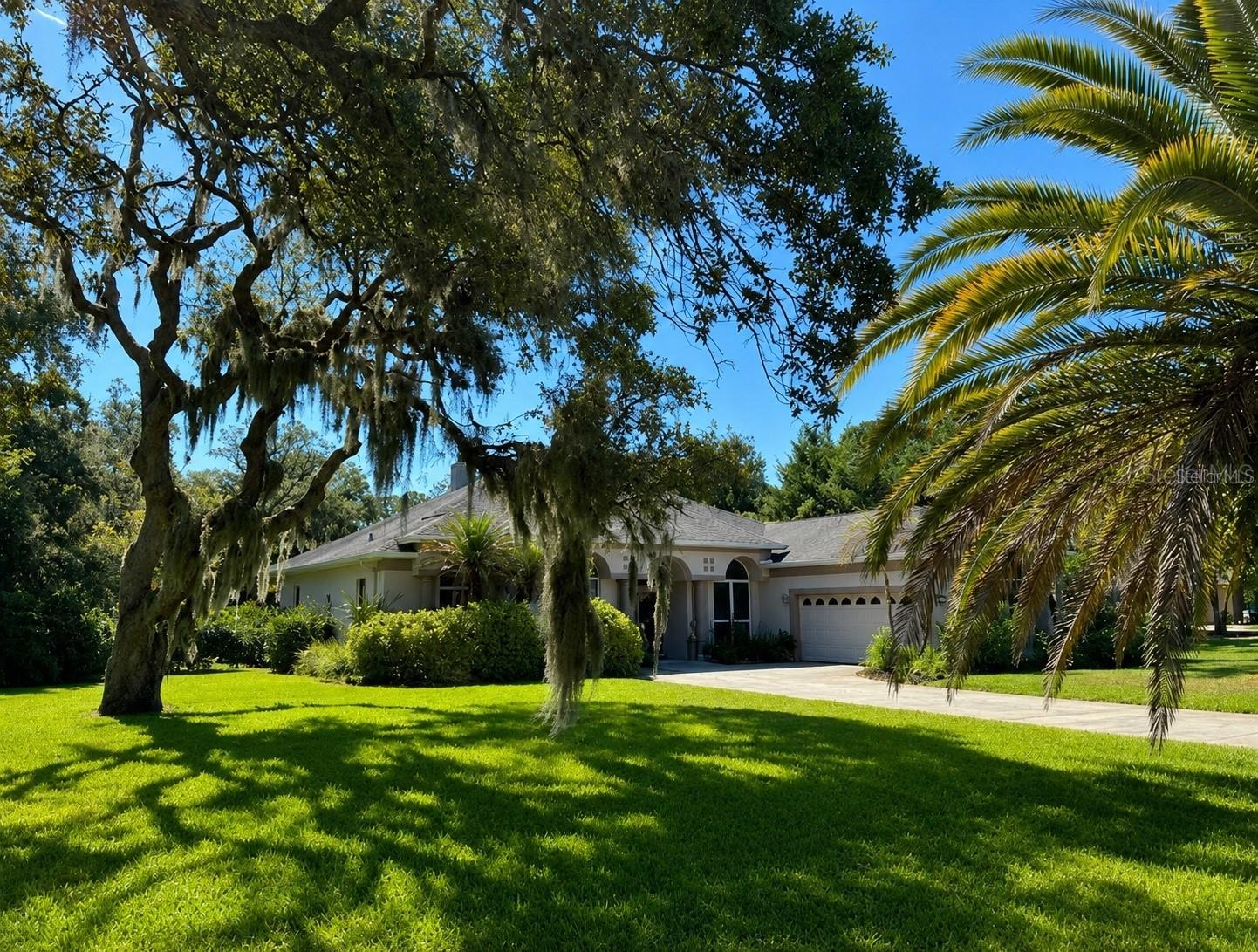 1521 SHADOW PINES DRIVE