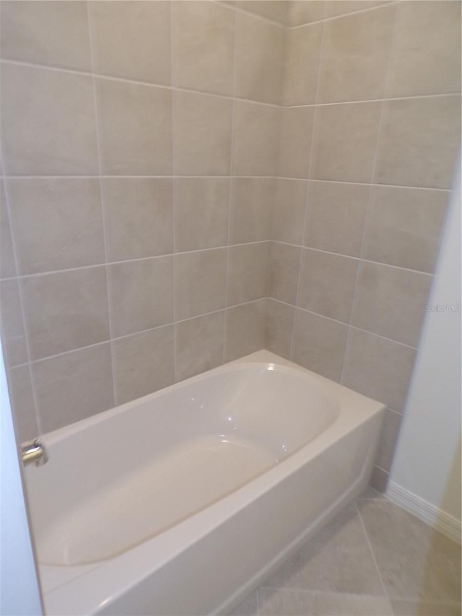 TERRACE VI AT HERITAGE LANDING - Residential Lease