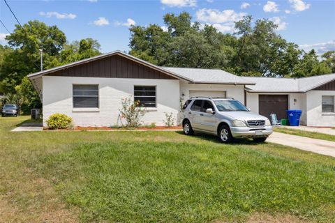 A home in DELAND