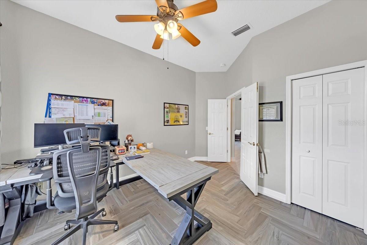 RIVER HILLS COUNTRY CLUB - Residential