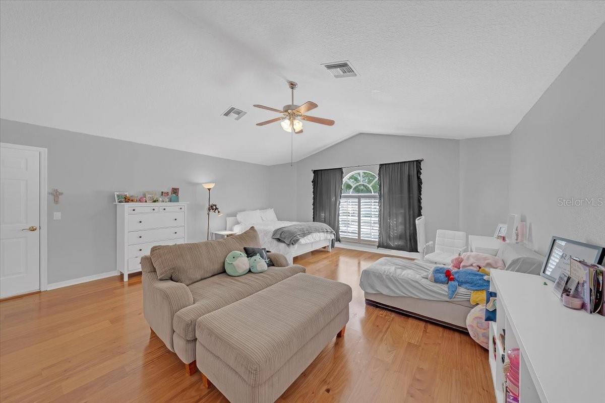 RIVER HILLS COUNTRY CLUB - Residential