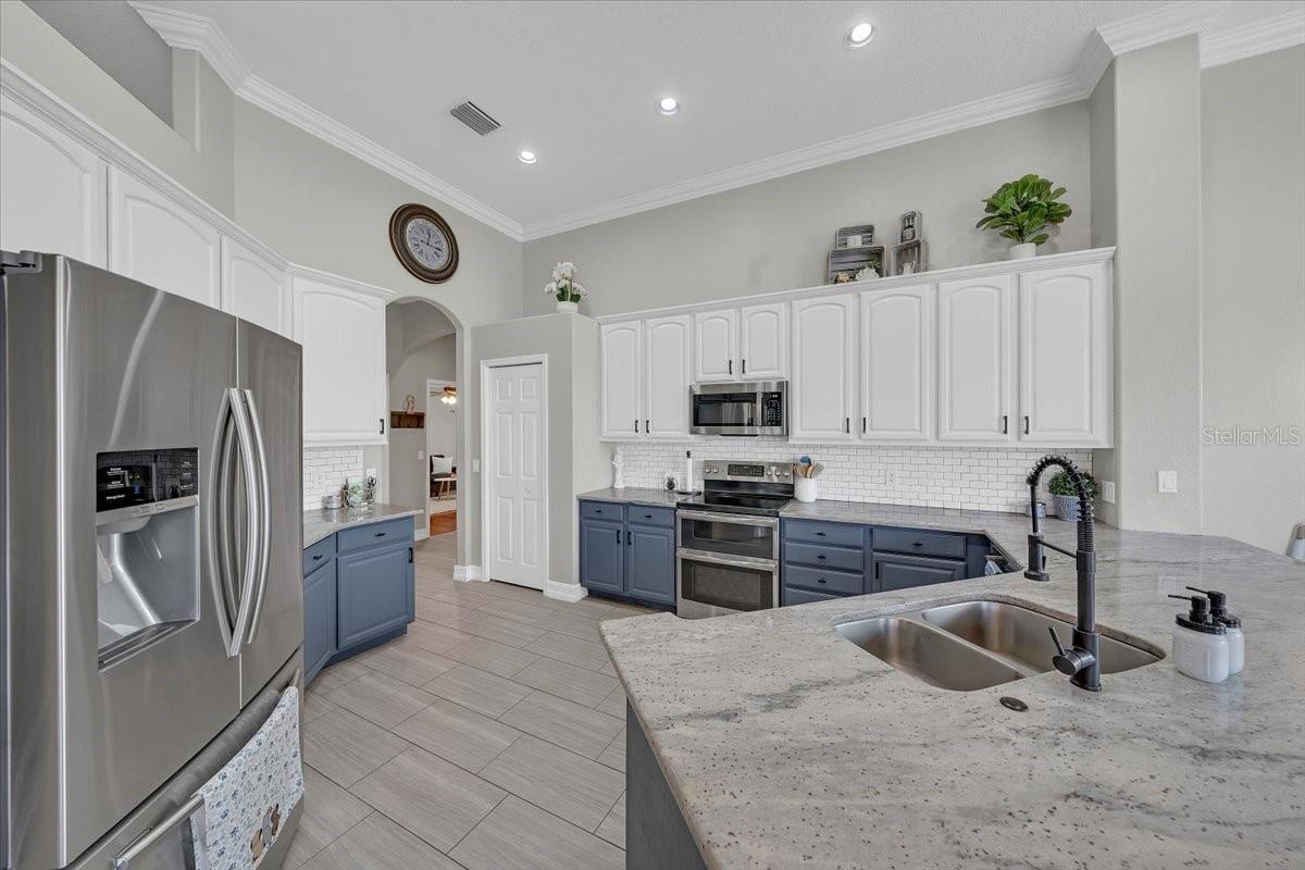 RIVER HILLS COUNTRY CLUB - Residential