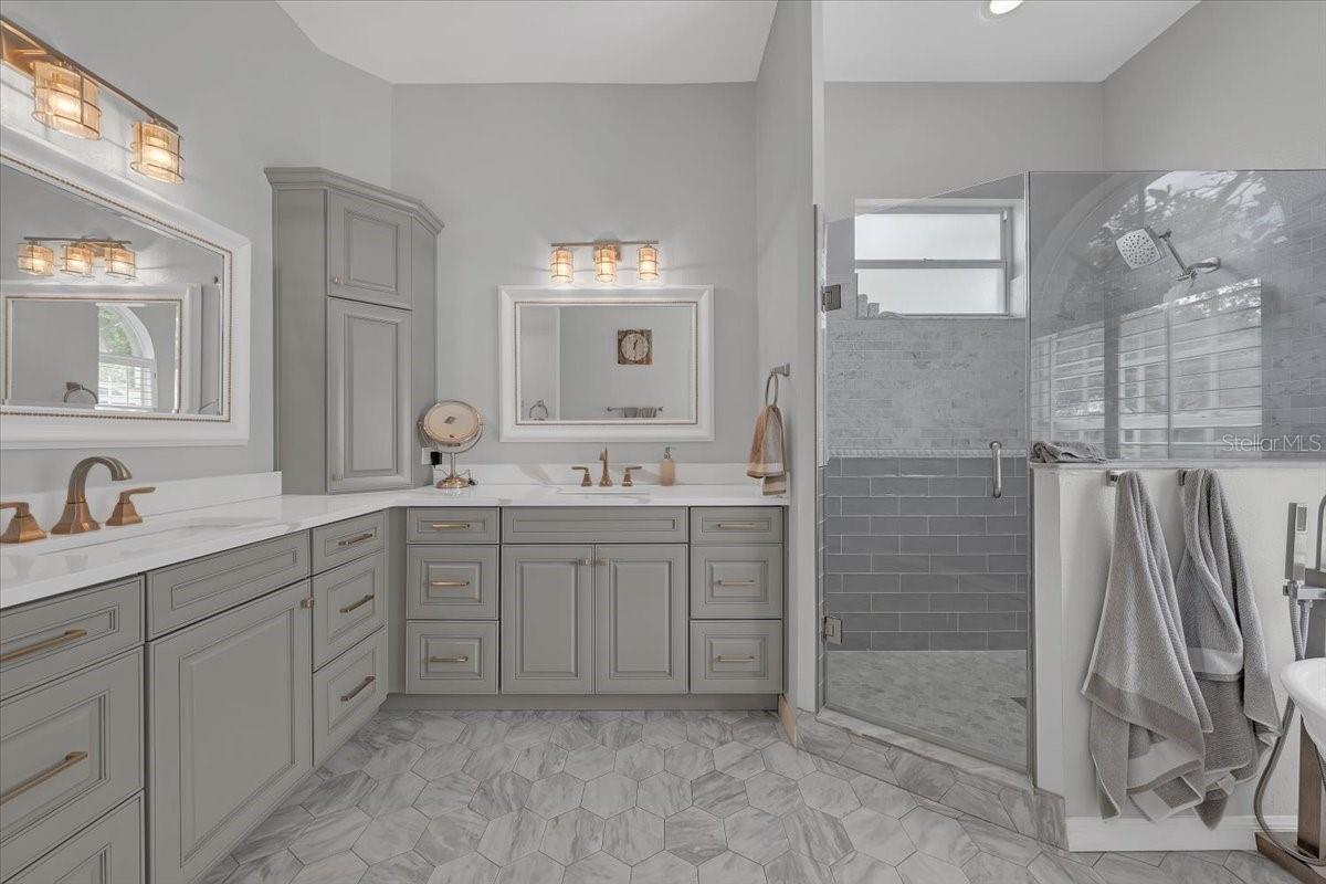 RIVER HILLS COUNTRY CLUB - Residential