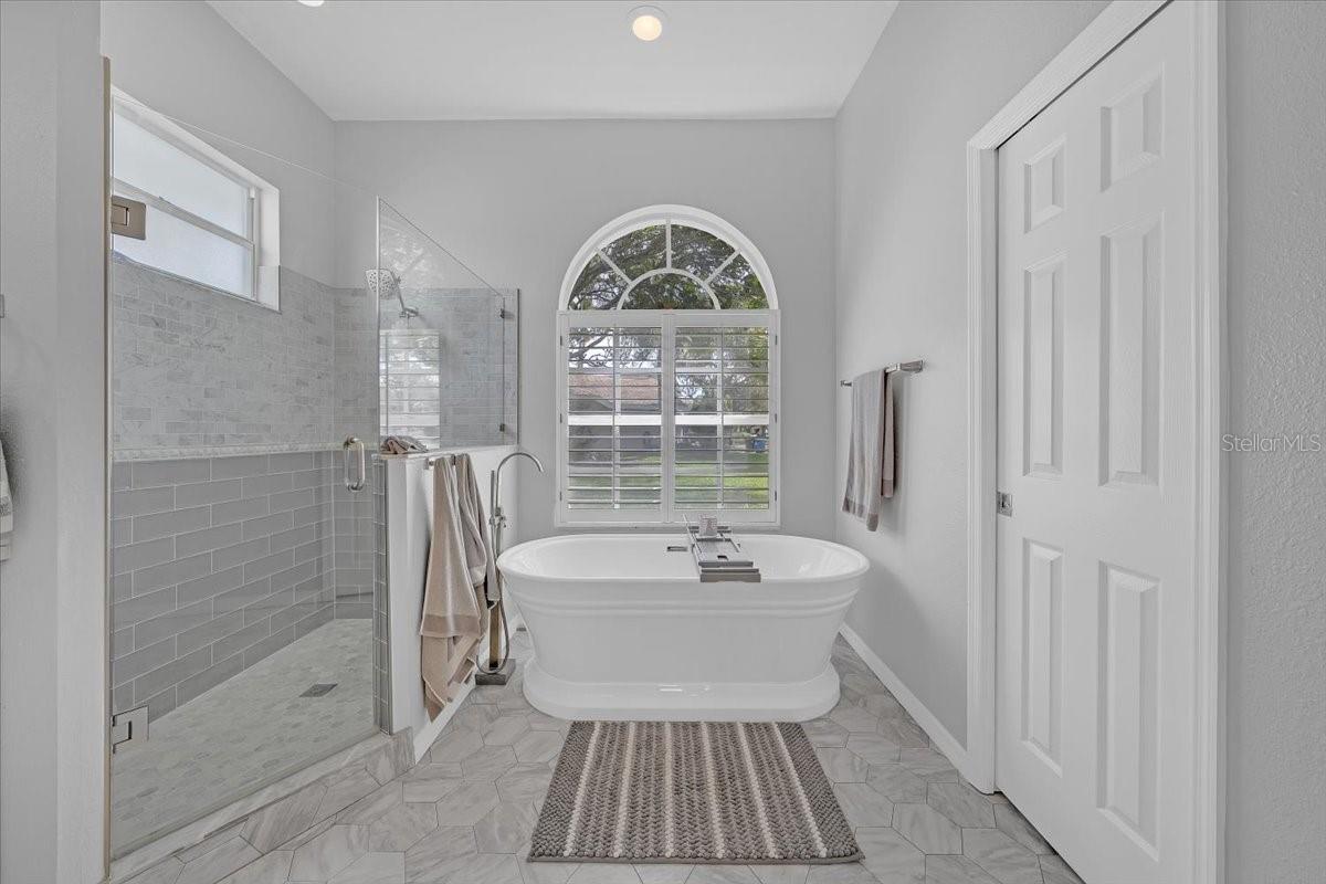 RIVER HILLS COUNTRY CLUB - Residential