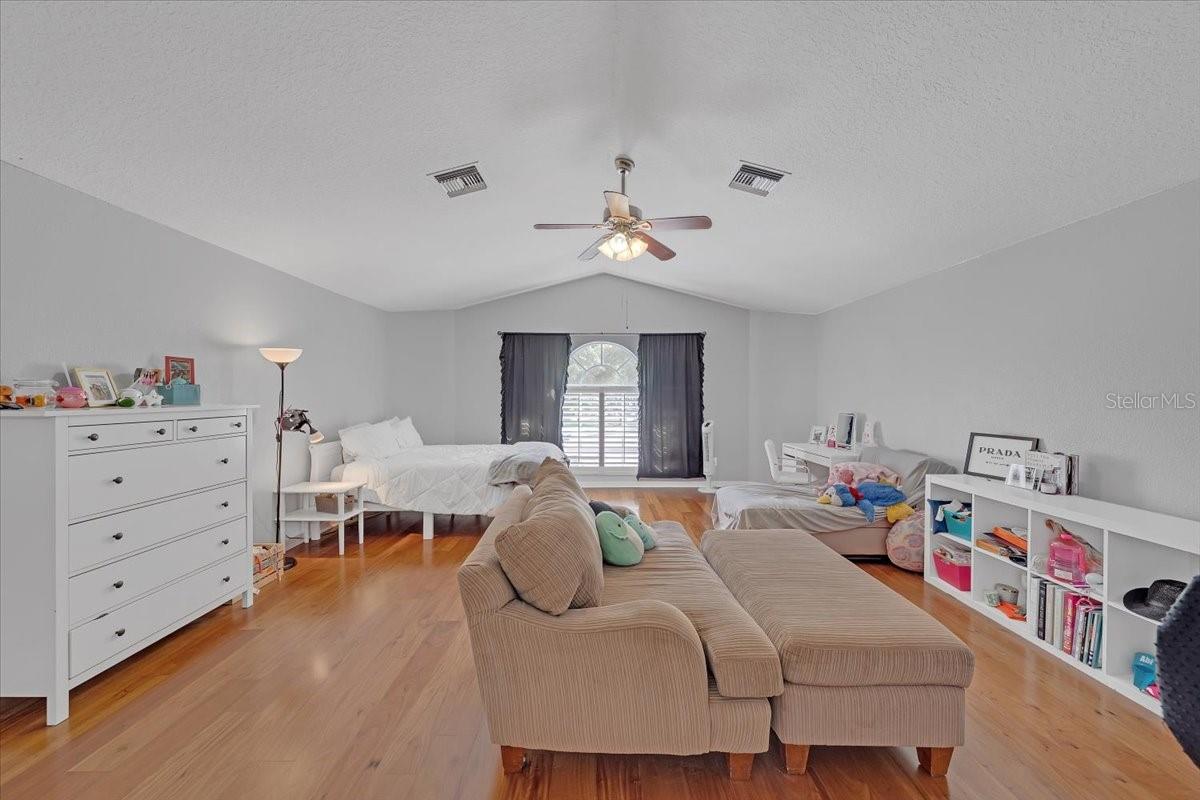 RIVER HILLS COUNTRY CLUB - Residential