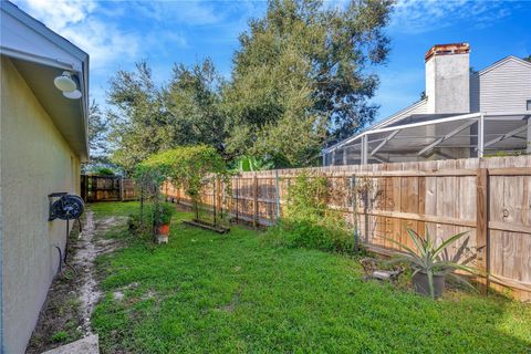 A home in PLANT CITY