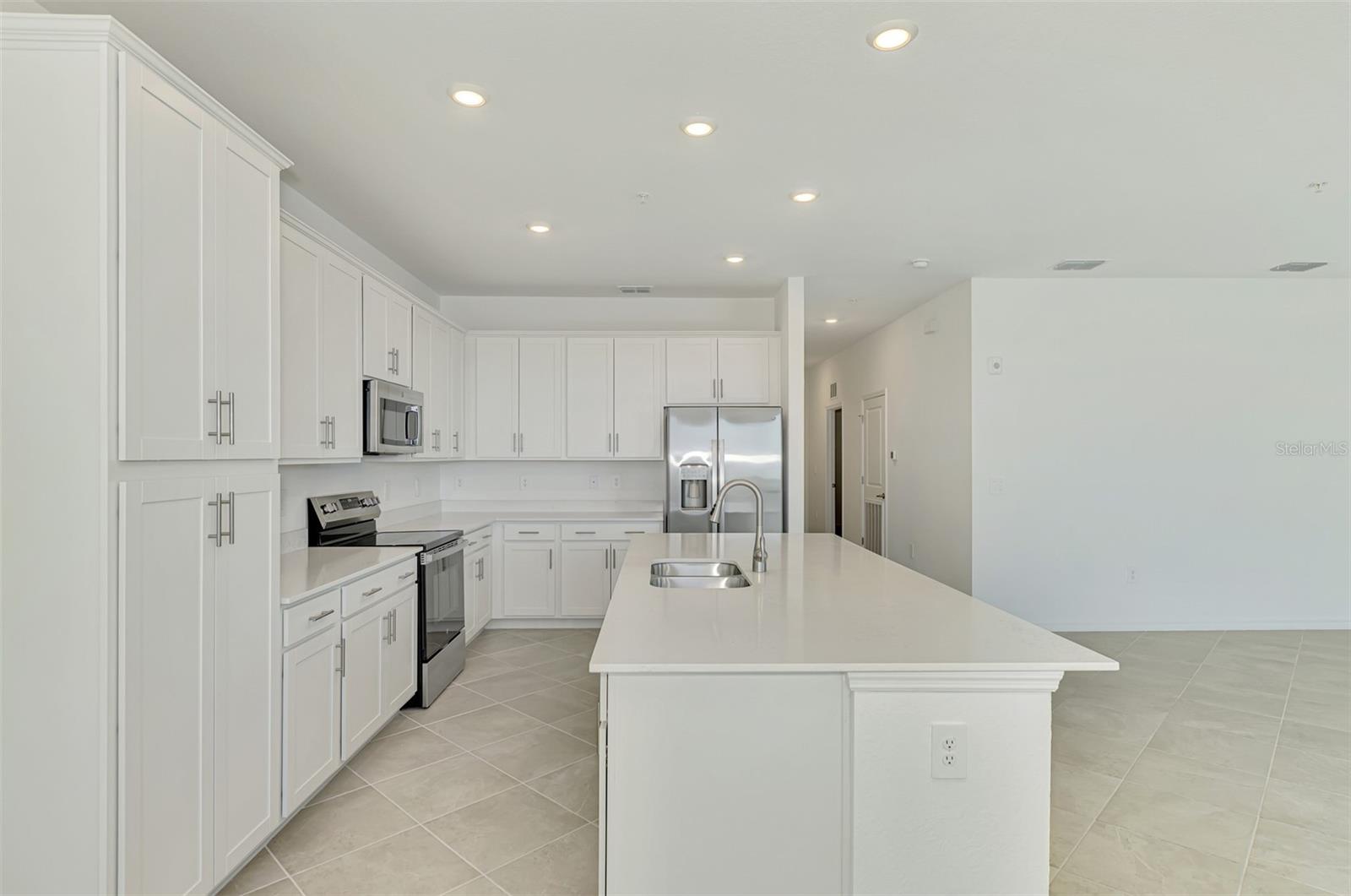 8797 - TERRACE III AT WELLEN PARK - Residential Lease