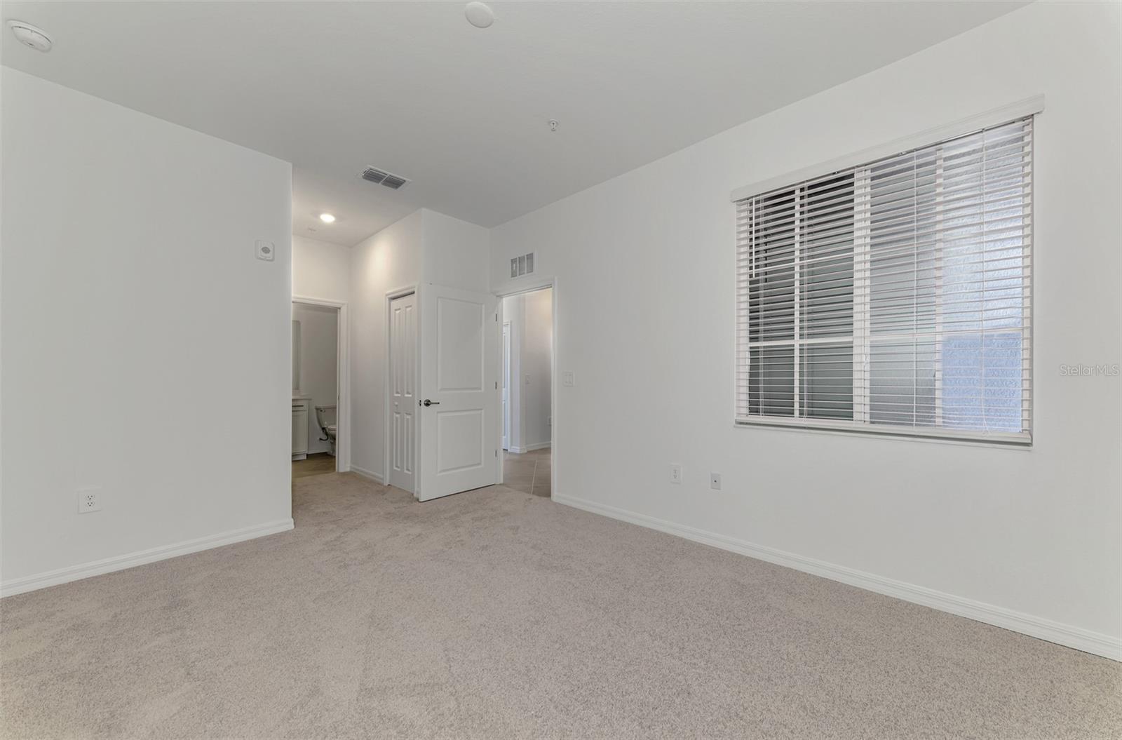 8797 - TERRACE III AT WELLEN PARK - Residential Lease