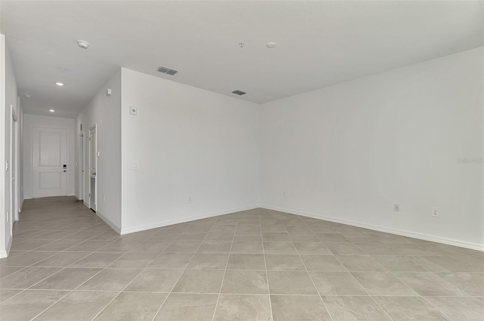 8797 - TERRACE III AT WELLEN PARK - Residential Lease