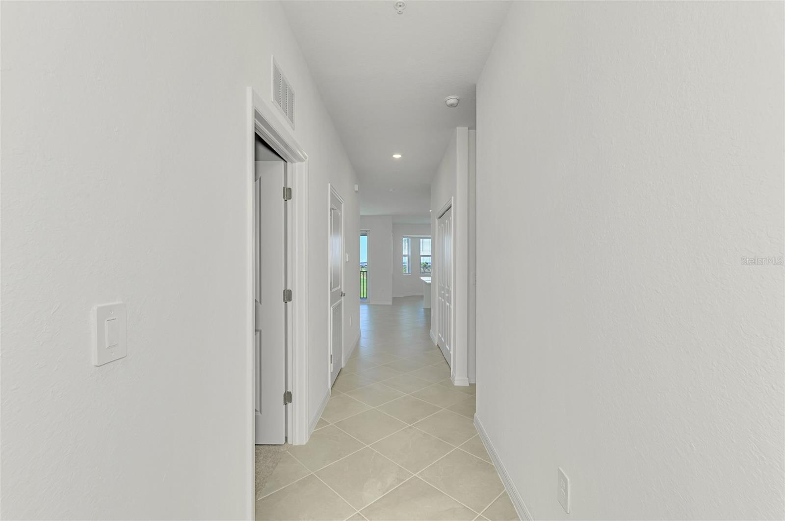 8797 - TERRACE III AT WELLEN PARK - Residential Lease