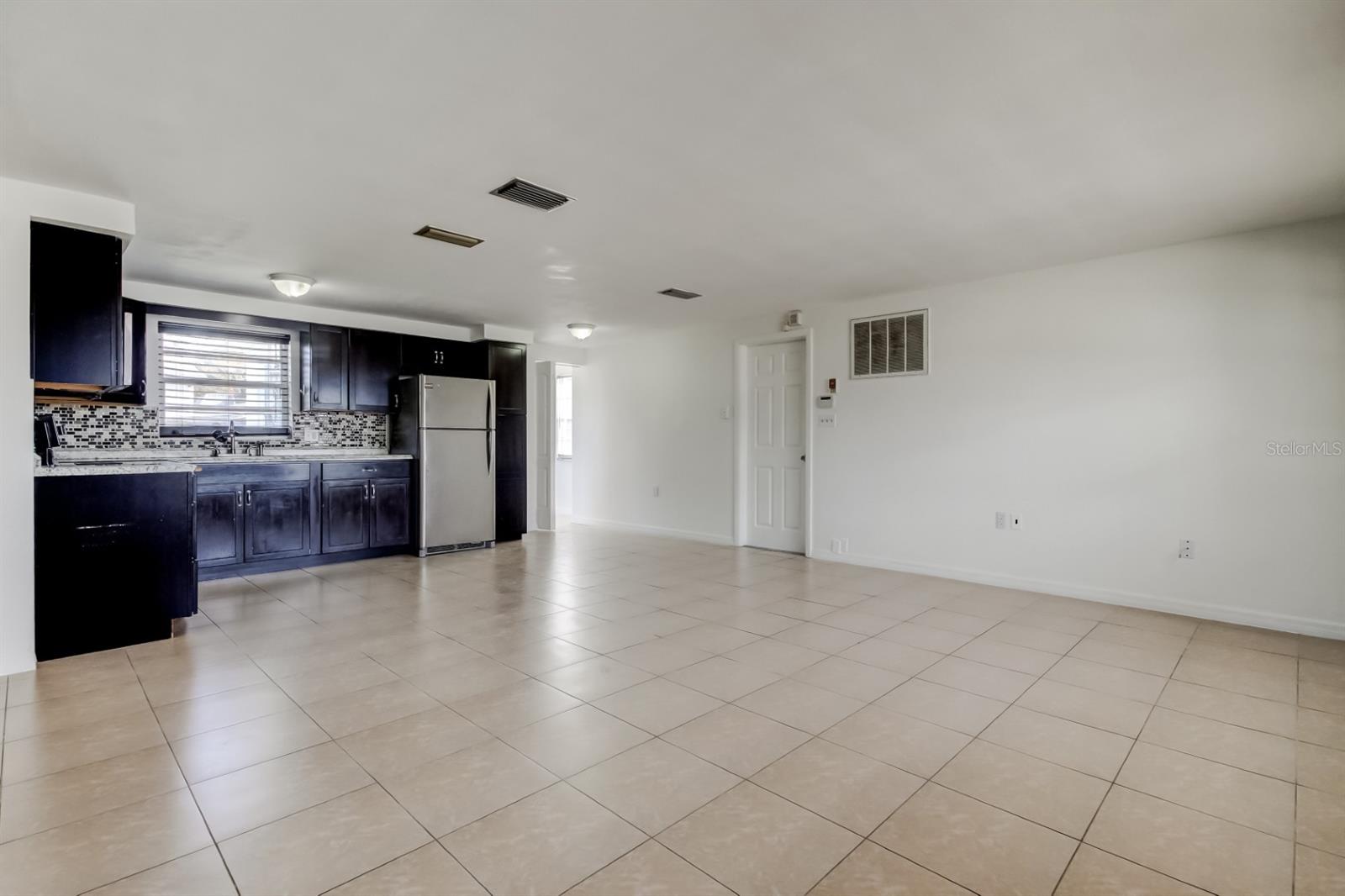 COLONIAL MANOR - Residential