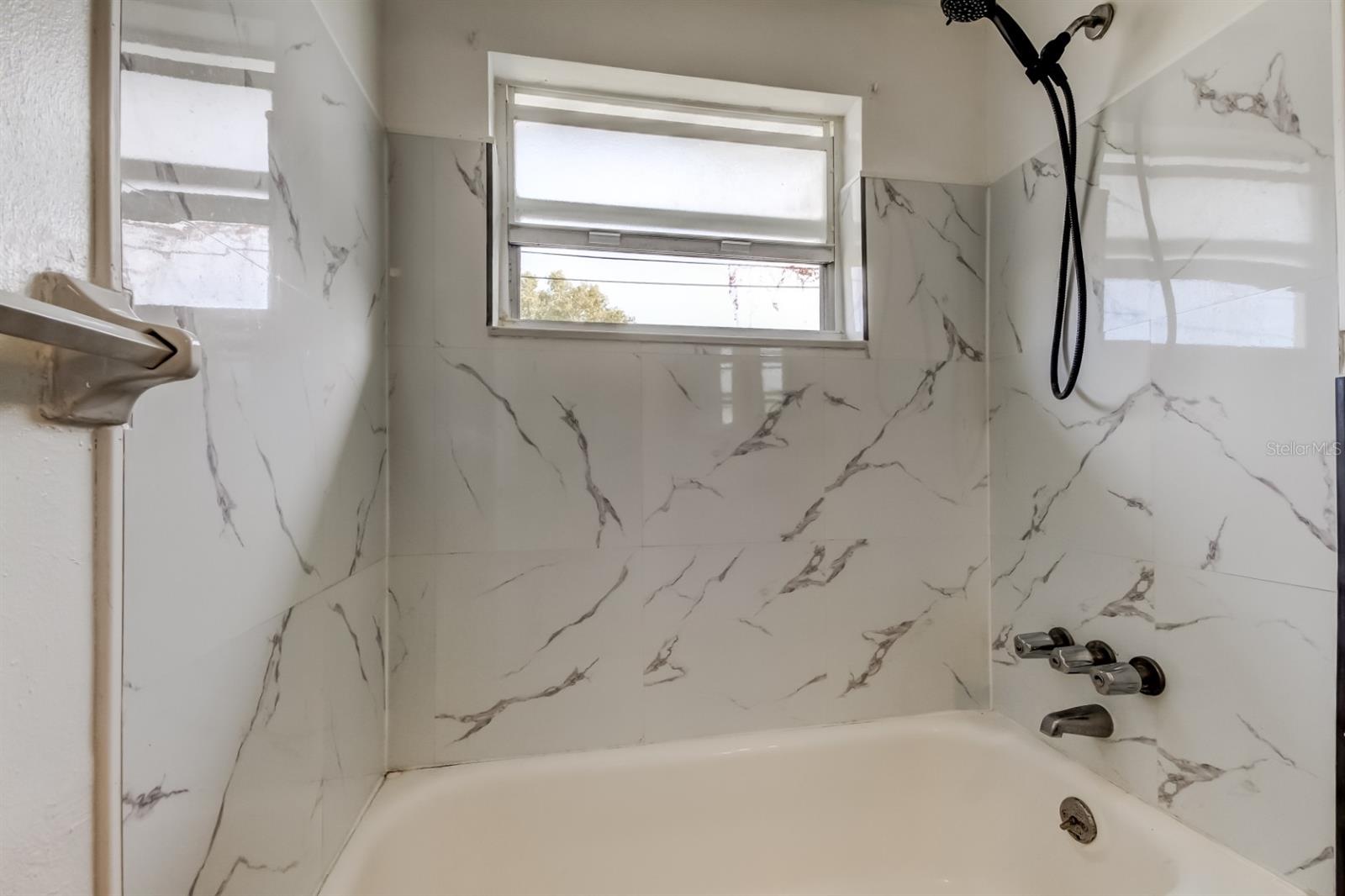 COLONIAL MANOR - Residential