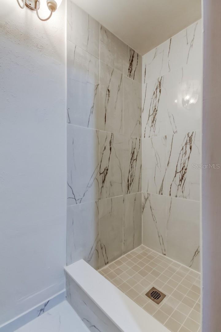 COLONIAL MANOR - Residential