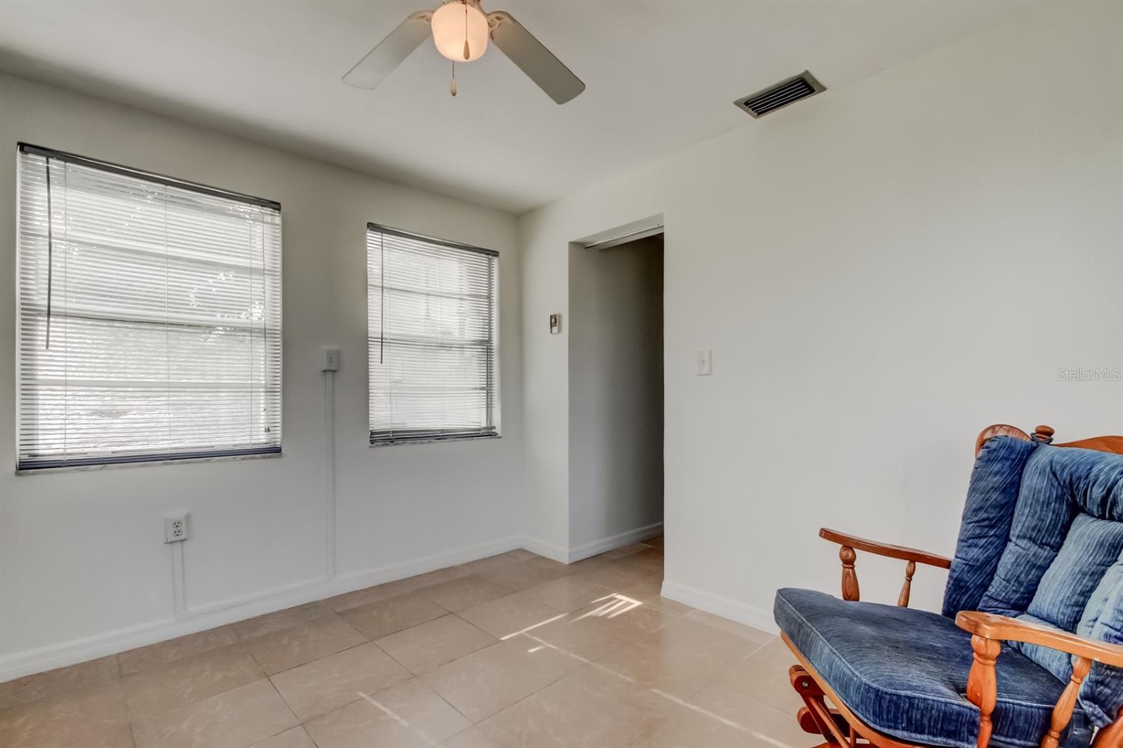 COLONIAL MANOR - Residential