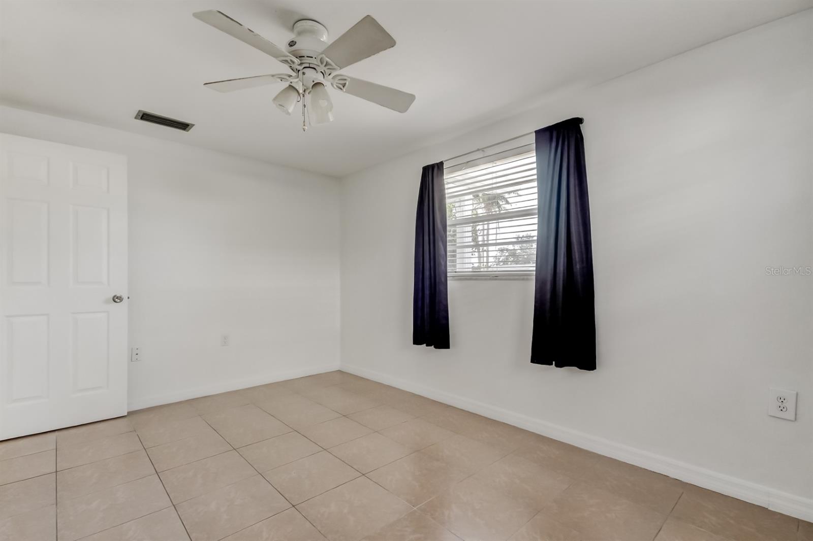 COLONIAL MANOR - Residential