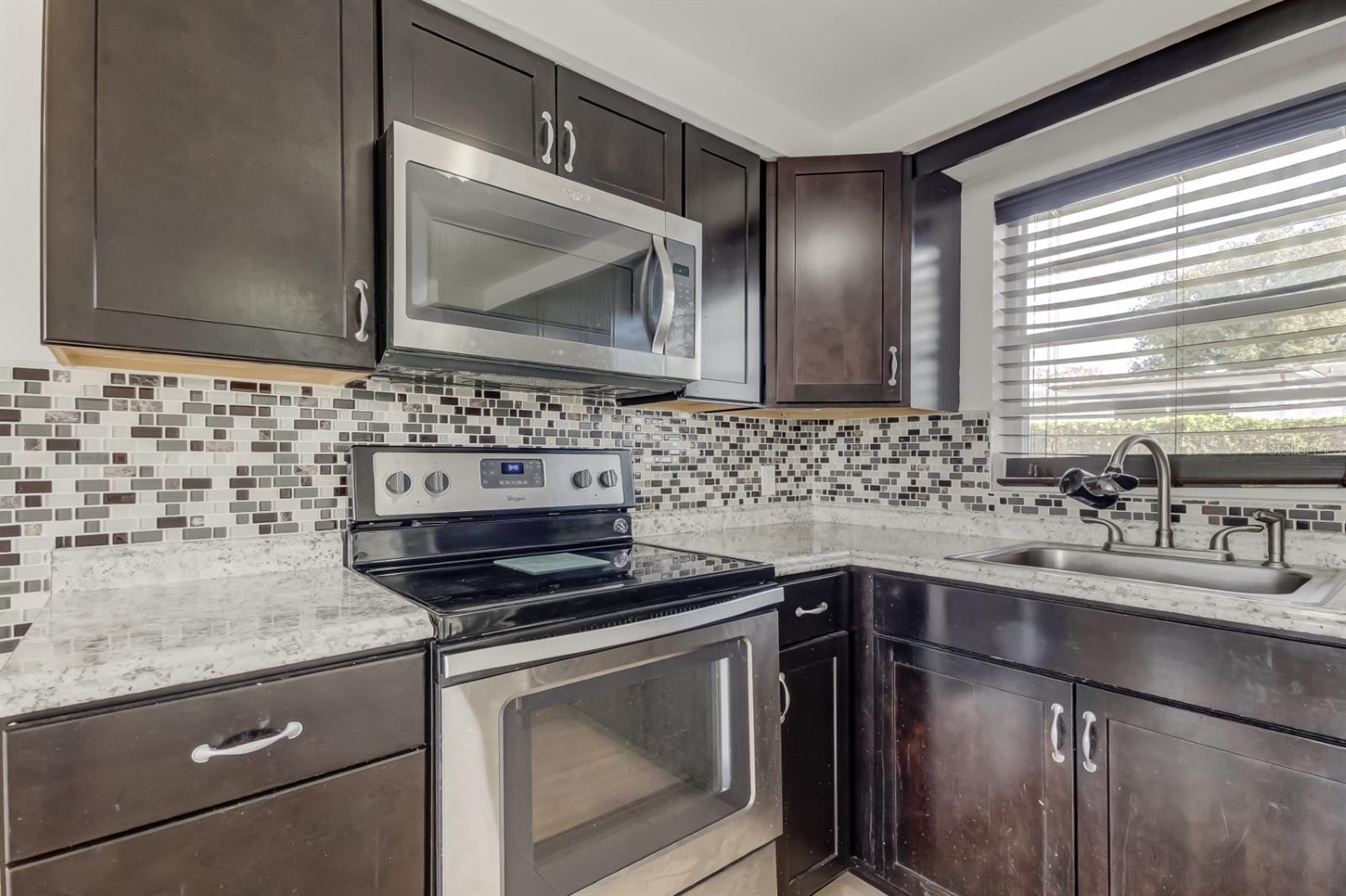 COLONIAL MANOR - Residential