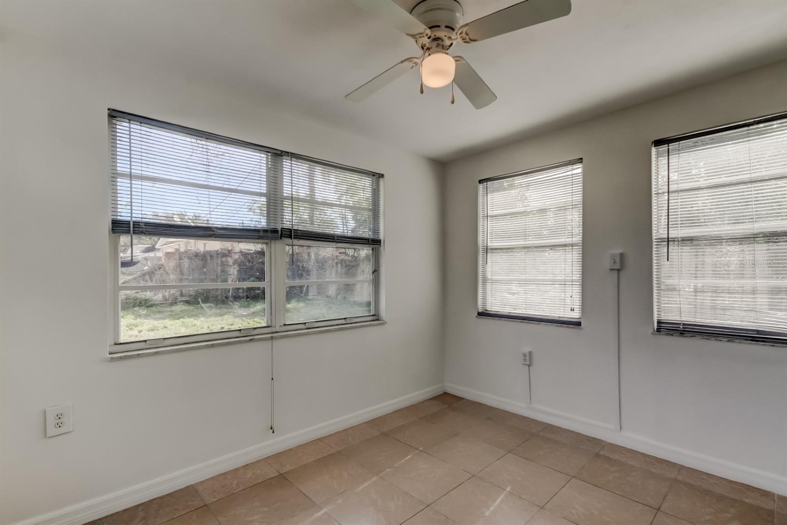 COLONIAL MANOR - Residential