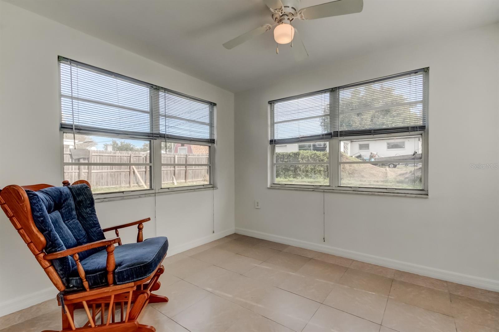 COLONIAL MANOR - Residential