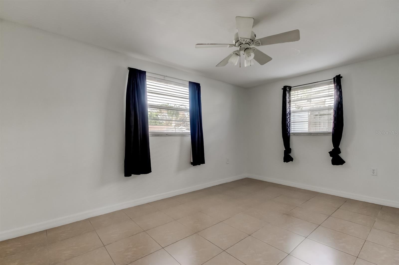 COLONIAL MANOR - Residential