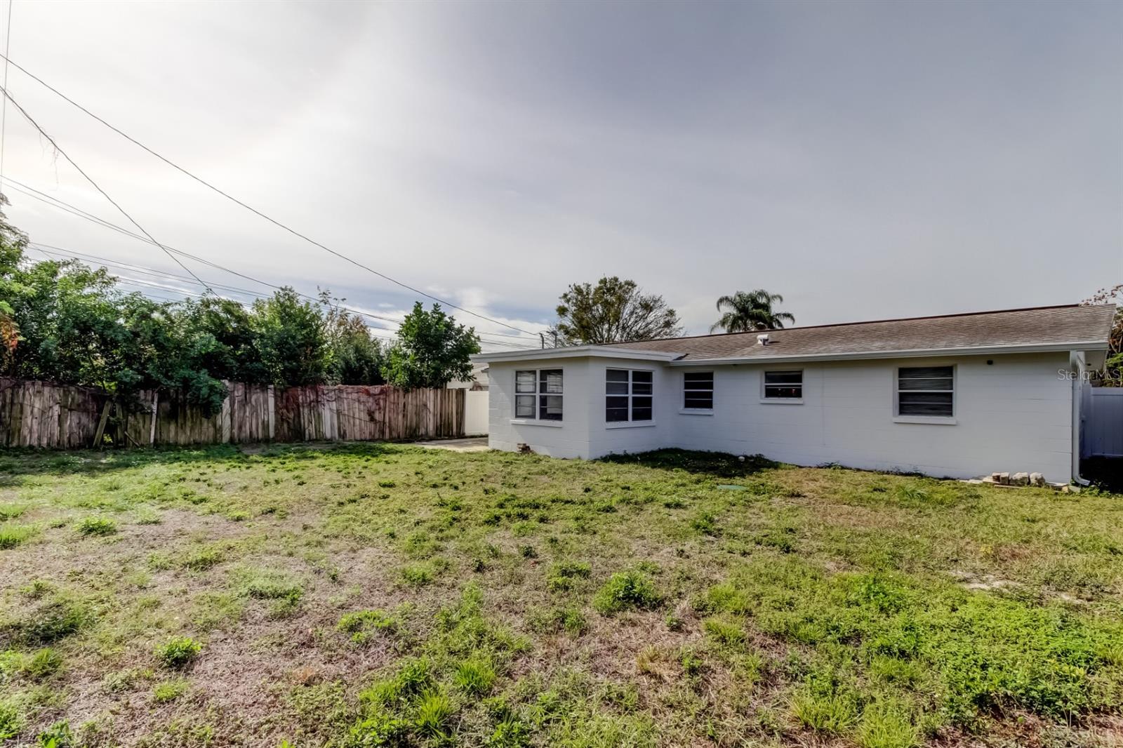 COLONIAL MANOR - Residential