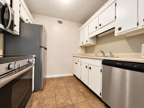 Tiny photo for 2432 NE 7th Street #6, Ocala, FL 34470 (MLS # OM732582)