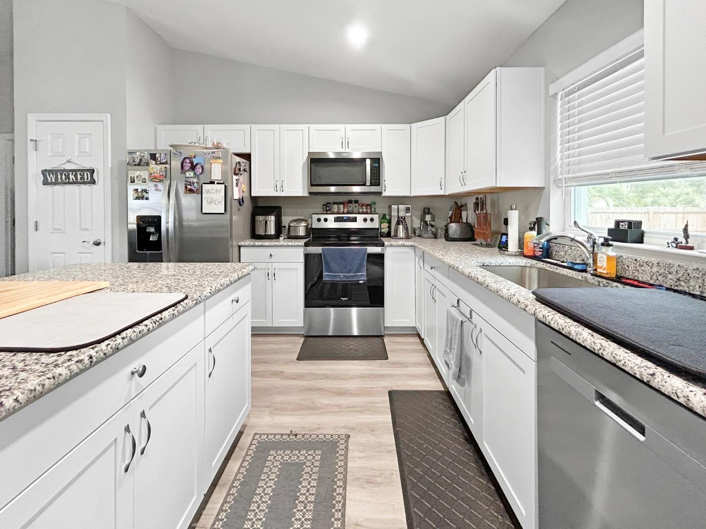 RAINBOW S END ESTATE - Residential