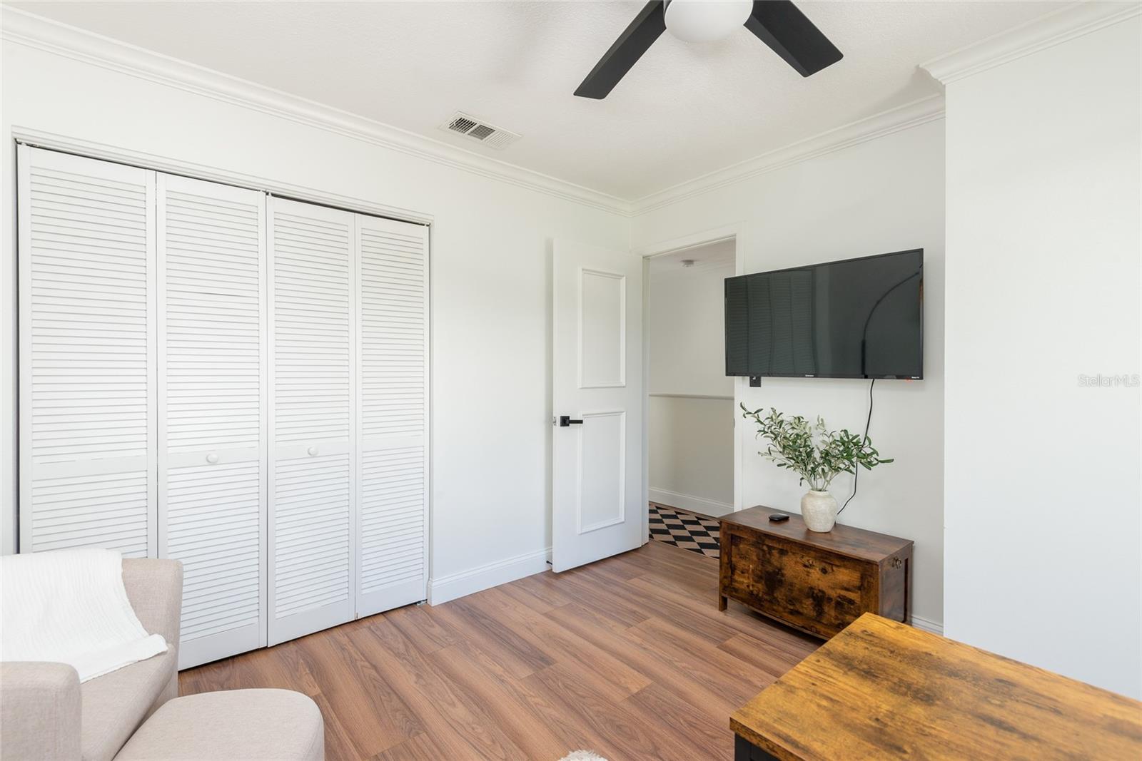 CHANTICLEER 1 A CONDO - Residential Lease