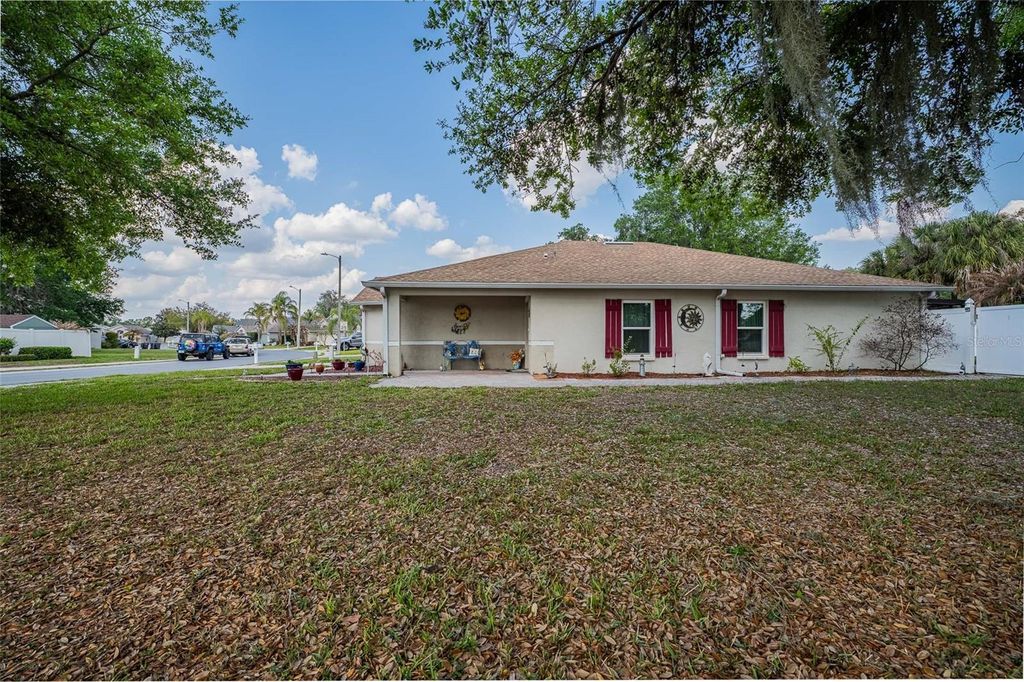 Photo of 2200 Blackwood Drive, Mulberry, FL 33860 (MLS # L4960479)
