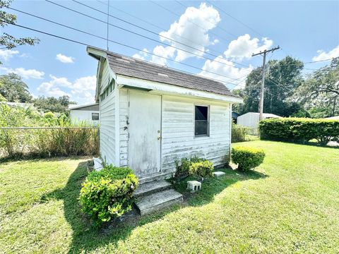 A home in LAKELAND