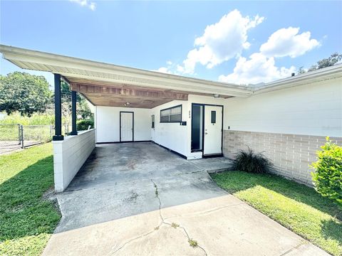 A home in LAKELAND